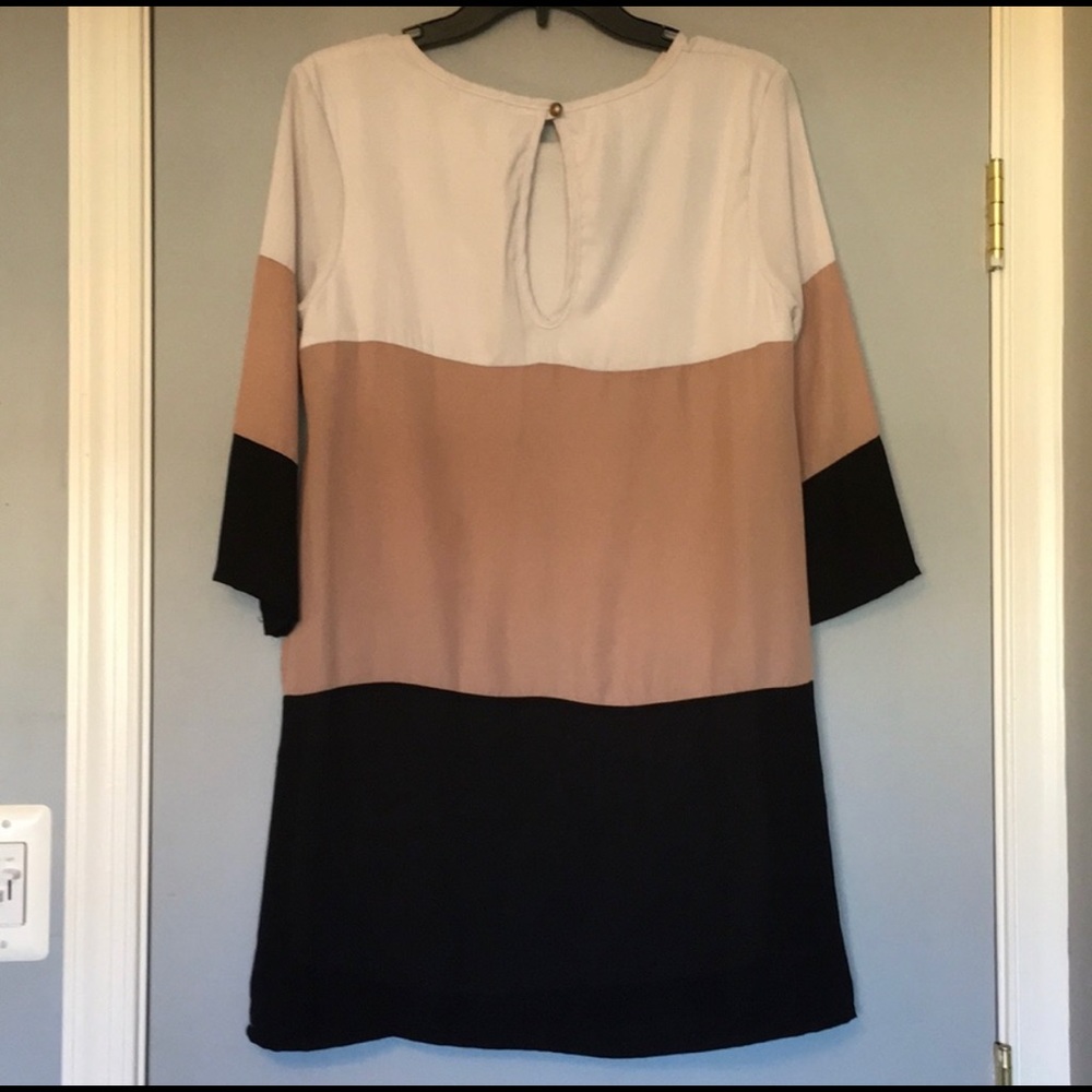Dress ➰ - Picture 2 of 4